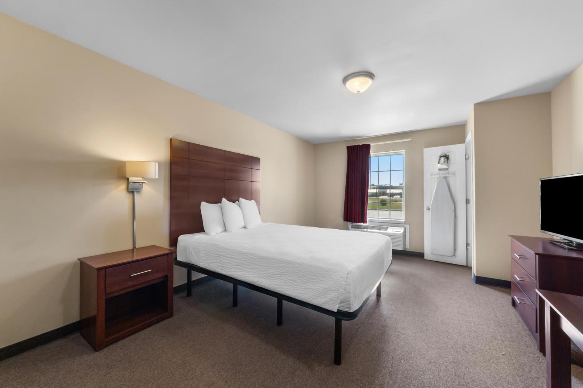 Risewell Kitchen Suites Pleasanton Hotel